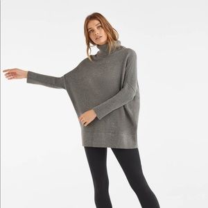 Vetta Capsule Oversized Sweater - Gray